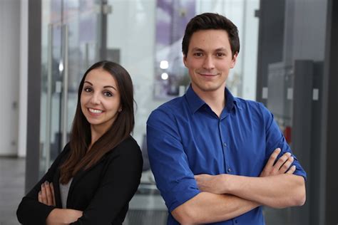 Analyst/manager of sales programs to join the salesforce. Einstieg bei Salesforce: Zwei junge Kollegen berichten von ...