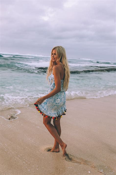 Barefoot Blonde Amber Fillerup With Images Blonde Dress Summery Outfits Barefoot Blonde