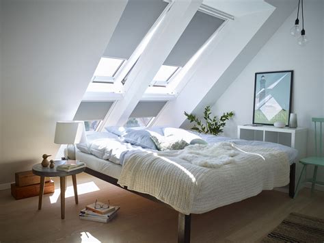 Wer ein haus sein eigen nennt, weiß um die problematik einer starken aufheizung der innenräume im sommer. #velux #sonnenschutz pinned by www.wagner-fenster.at ...