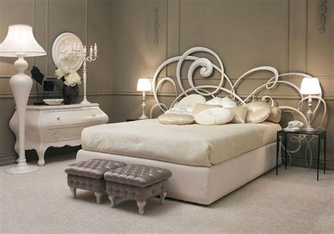 Arte&stile propone letti in ferro battuto del brand cosatto e di altri marchi italiani di altissima qualità, adattabili sia a stili classici e rustici, sia a quelli più moderni e contemporanei. Arredamento e Design: I letti in ferro battuto. Abilità ...