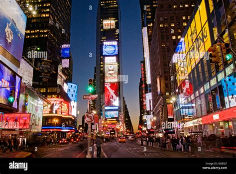 Times Square New York City at Night Photo Stock - Alamy