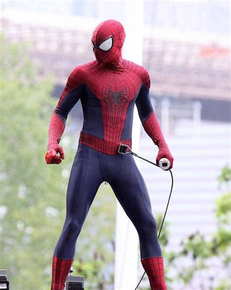 Andrew russell garfield was born in los angeles, california, to a british mother, lynn. Andrew Garfield Workout and Diet Plan for Spider-Man 2014 ...
