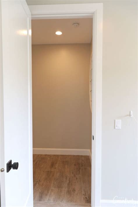 Our painting company comes with advantages you won't see from anyone else! Benjamin Moore Collingwood: Color Spotlight | Family room ...