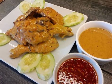 Tekstur ayam juicy dan empuk dicecah dengan kuah percik yang creamy. Food, Lifestyle, Education, Parenting, DIY | CaraResepi