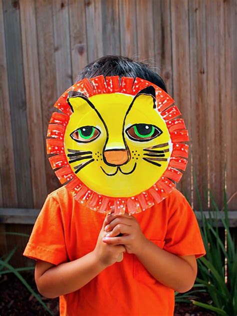 DIY Paper Lion Mask | Handmade Charlotte | Animal crafts for kids