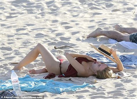 Kimberley Garner Showcases Her Sculpted Abs In A Stylish Burgundy Bikini Before Enjoying A