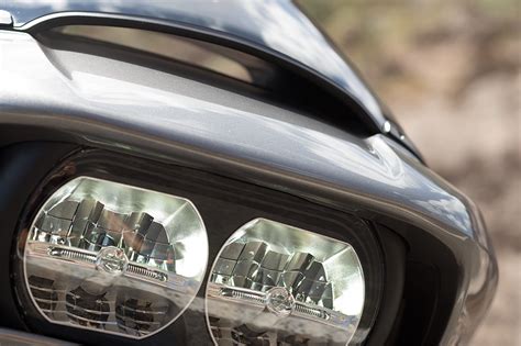 Remove the lower torx screws on either side holding the wind deflector wings (only the lower b. HARLEY DAVIDSON Road Glide Ultra specs - 2015, 2016 ...