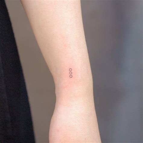 3 Dots Tattoo What Do 3 Dots Tattoos Symbolize 2021 Information Guide