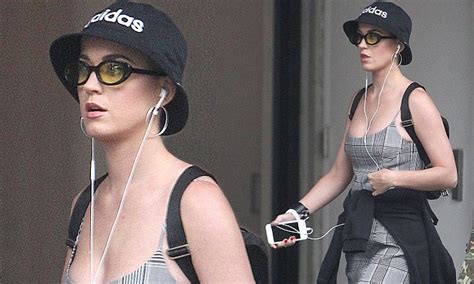 Katy Perry Dons Kooky Tinted Glasses In Nyc Daily Mail Online