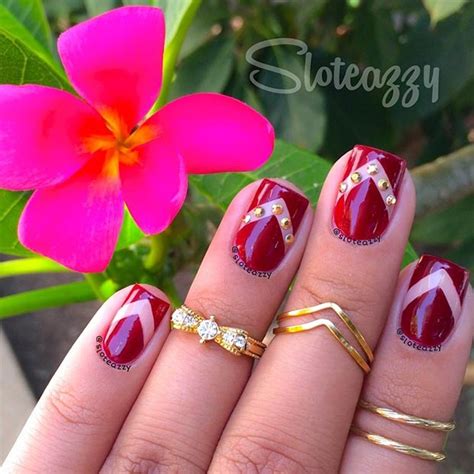 80 Nail Designs for Short Nails | StayGlam Black short nails with a glitter gold accent.