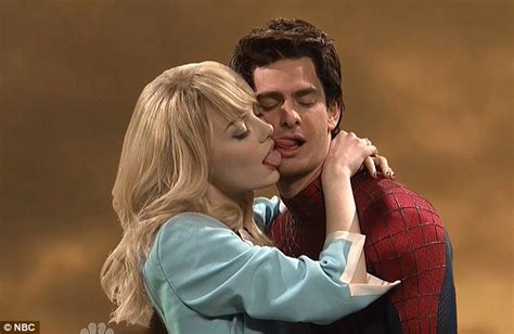 Andrew Garfield And Emma Stone Get Kissing Lesson From Chris Martin On Snl Daily Mail Online
