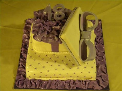 We did not find results for: Dolci opere: torta pacco regalo a due piani 18 anni