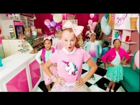 JoJo Siwa - Kid In A Candy Store (Official Video) - YouTube