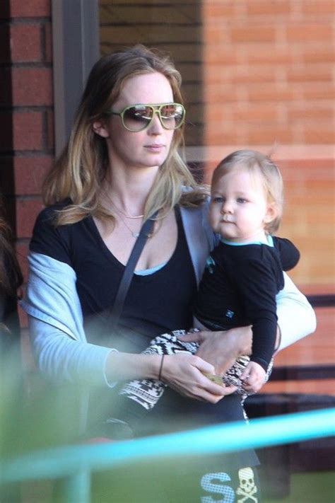 11.12.2020 · emily blunt has been enjoying extra time with her kiddos. Emily Blunt & Daughter Hazel Hit Up A Playground ...