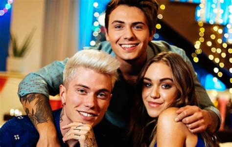Benji e fede a confronto. Benji & Fede feat. Shari - Sale - PassionInside.it