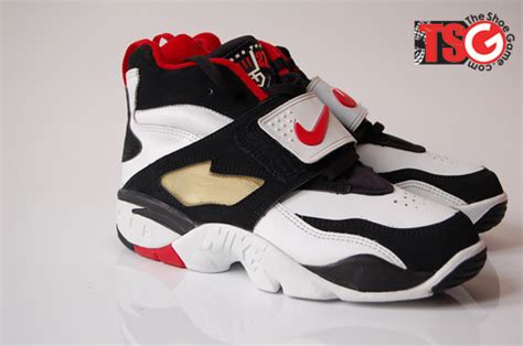 STARsh!t: Deion Sanders Nike Air Diamond Turf 1993