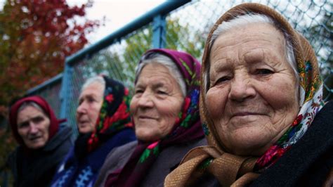 the babushkas of chernobyl review holly morris and anne bogart s documentary