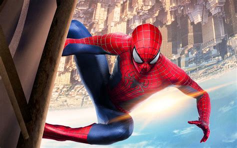 Sevgilisi mary jane'den ayrılan peter ona gerçek kimliğini açıklayıp açıklamamak arasında kaldığı için oldukça zor bir dönem geçirmektedir. THE AMAZING SPIDER-MAN 2 - REVIEW