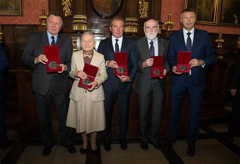 Polish yachtswoman who in 1978 became the first woman to sail solo around the world. W Krakowie wręczono medale Kalos Kagathos | dzieje.pl ...