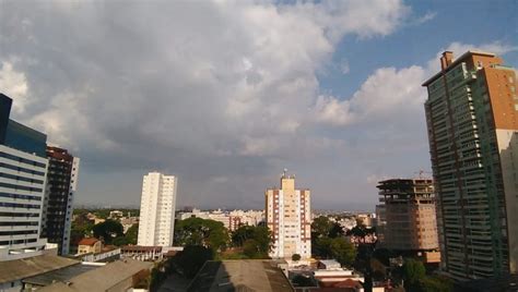 Litoral terá tempo mais nebuloso. Temporal e calor nesta quinta-feira: veja o tempo em ...