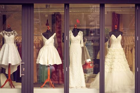 Jeder brautkleid kann maßgeschneidert werden. Das Brautkleid finden - Aufgaben der Trauzeugin