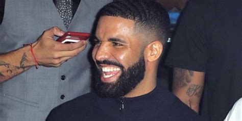 Fans Cant Stop Throwing Their Bras At Drake During His Concerts Photo