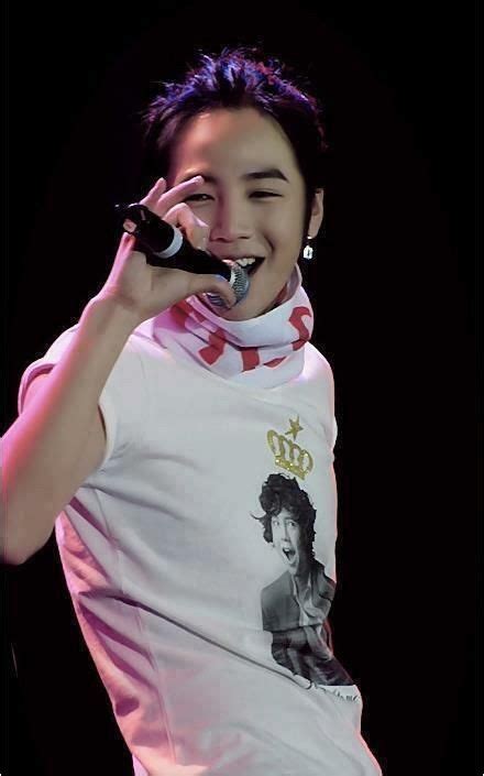 Haha He Is Wearing A Shirt Of Himself Asian Celebrities Jang Keun