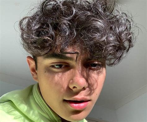 The series centers on a boy named ben tennyson who acquires the omnitrix, an alien device resembling a wristwatch. Ben De Almeida (Benoftheweek) - Bio, Facts, Family Life of TikTok Star