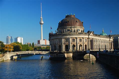 O identificador de fuso horário iana para berlim é europe/berlin. Museu Prognosticado, Berlim, Alemanha Foto de Stock ...