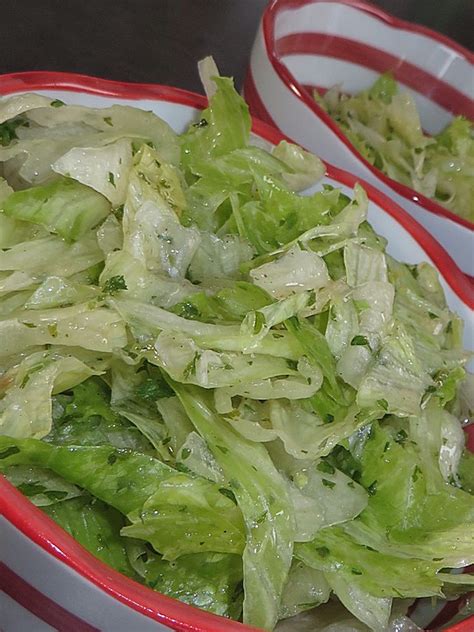 Das öl sollte man auf jeden fall in den karottensalat geben, da es zum einen den salat etwas mürbe macht und zum anderen das fettlösliche vitamin a aus den karotten. Salat mit Essig und Öl von Christ.Koenig | Chefkoch.de