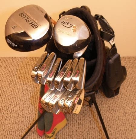 Organizing your golf bag is the key to reducing weight. 7 Steps On How To Organize Your Golf Bag | GolfBagsHub.com