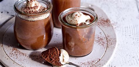 Want to serve individual desserts to your guests this christmas? Chocolate Mousse Pots