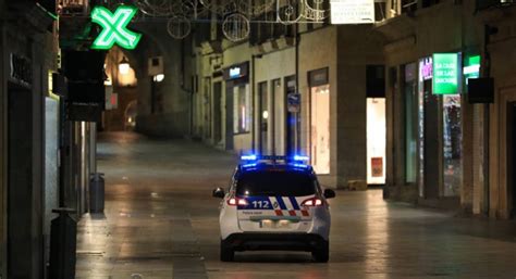 En principio el gobierno pretendía aplicar el toque de queda desde las 23.00, pero lo ha retrasado una hora tras reunirse con representantes del sector. Salamanca aplica ya el toque de queda desde las 20.00 ...