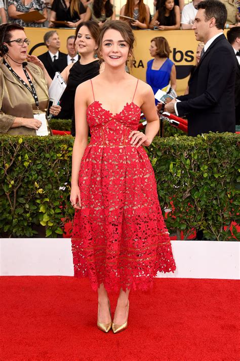 Maisie Williams The Fashion Choices At The Sag Awards Deserve 5 Stars
