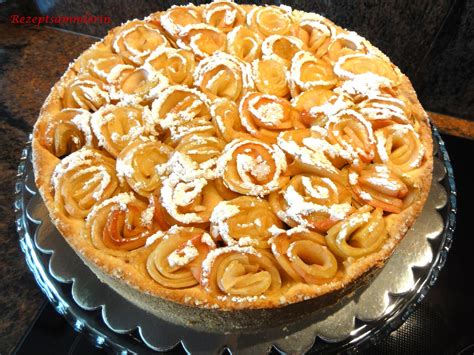 Der mürbeteig ist von seiner konsistenz her eher weich und leicht porös. Mürbeteig: APFEL~ROSEN~TORTE - Rezept - kochbar.de