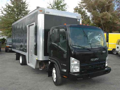 Black / medium earth gray stock number: Isuzu ISUZU NRR 20FT BOX (2011) : Van / Box Trucks