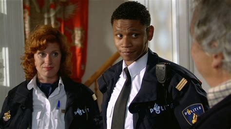 Toen robin kwam, had ik die serie ingeruild voor 'flikken maastricht', een tweede succes. de acteur fietst naar eigen zeggen 'van nature door het rode licht'. Flikken Maastricht - Seizoen 2 (DVD) - Allesoverfilm.nl ...
