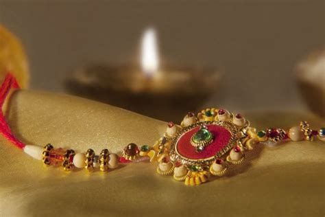 Raksha bandhan is an important festival of siblings which is celebrated to enhance their bond of love and strengthen the relationship. Best Raksha Bandhan Gifts For Sister Under 1000