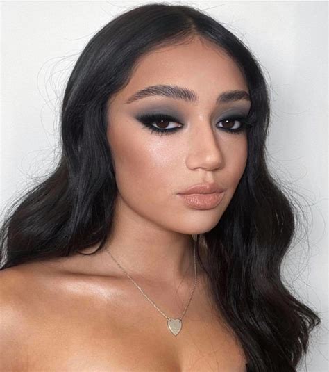 the best 2020 celebrity makeup looks we are taking in 2021 fashionisers© grey makeup classy