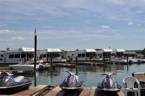 When you have no idea how to sail but want to learn, there's only one place to go and that's sml sailing school. Smith Mountain Lake - Houseboat Photos | Pictures