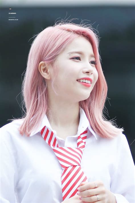 From sultry curls to boho waves, take getting short curly hairstyles doesn't have to cause hassle, just make sure you've got the right tools to hand. 13 Female Idols Who Pull Off Short, Pink Hair Effortlessly ...