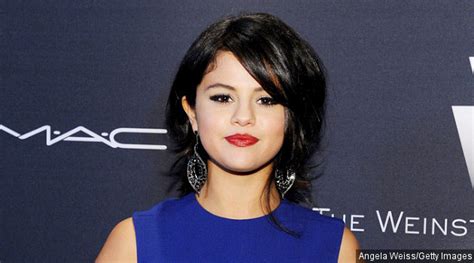 Dapatkan lirik lagu lain oleh anji di kapanlagi.com. Selena Gomez Unggah Foto Potongan MV, Umumkan Dia Milik Zedd?