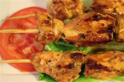 Hacer un pollo con patatas al horno demanda mucho tiempo de preparación. Pinchitos de pollo. Cocinando con las Chachas blog | Pollo ...