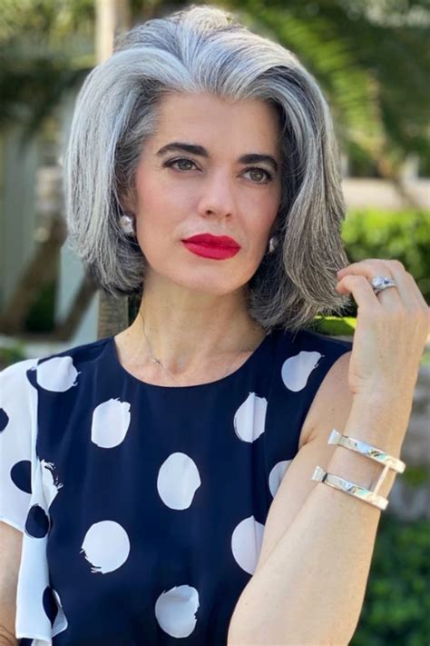50 Glamorous Bang Hairstyles For Older Women With Gray Hair That Will