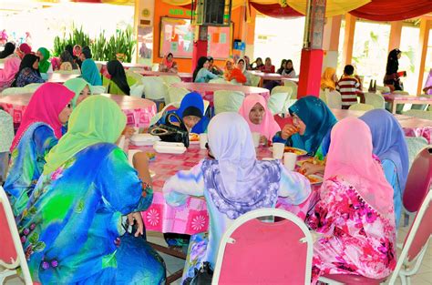 Tapak yang diperuntukkan oleh pusat penyelidikan pertanian tun abdul razak (ppptr) sungai tekam, jerantut ini terletak lebih kurang 60 kilometer dari jerantut dan 45 kilometer dari bandar tun razak atau lebih dikenali lagi sebagai bandar pusat jengka. SMK Pusat Penyelidikan Pertanian Tun Razak: Hari Sambutan ...