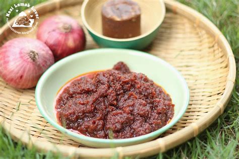 Try eating it with kunyit fried chicken as one of the accompaniments and for a super authentic experience, eat with your hands. Nasi Lemak Lover: Easy Sweet Sambal with Gula Melaka