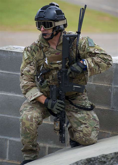 A Us Air Force Pararescueman Pictured During Training 2017 2614 X