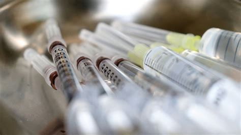 La tecnica utilizzata per la produzione del vaccino janssen è simile a quella usata anche nei vaccini. Vaccino Johnson&Johnson, quando inizieremo a usarlo in ...