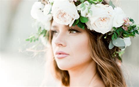 Immancabili per acconciature al top! Coroncine di fiori sposa: consigli per scegliere questo ...