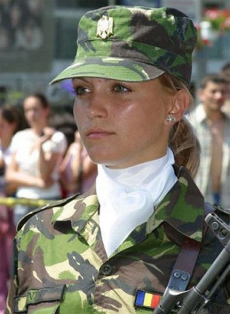 Pretty Women In The Army